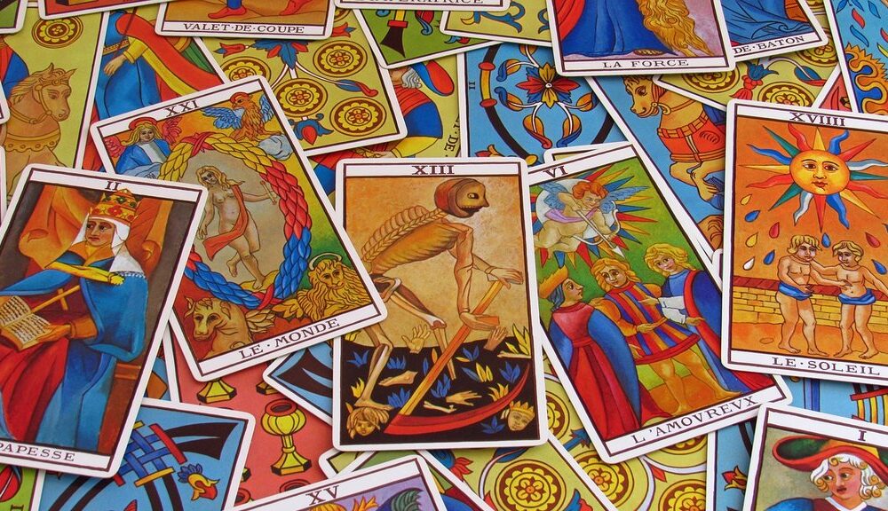 Mesečni tarot horoskop za avgust: Sudbina i preokreti do kraja leta