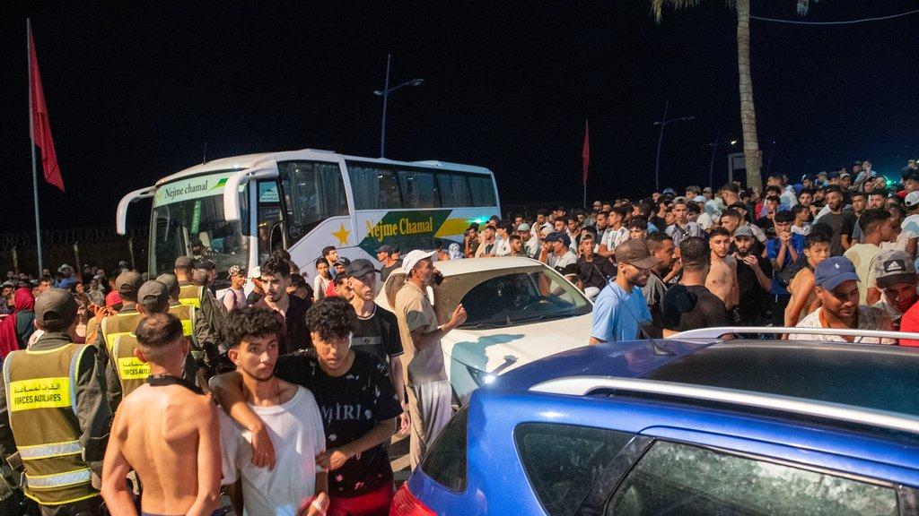 Najmanje 18 migranata stradalo na granici Maroka i španske Seute – napad u Seuti