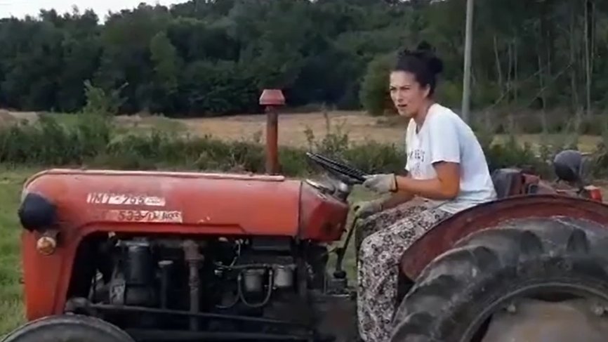 Marija Petronijević vozi traktor i gaji stoku: Glumica otkrila novi život na selu – Marija Petronijević selo