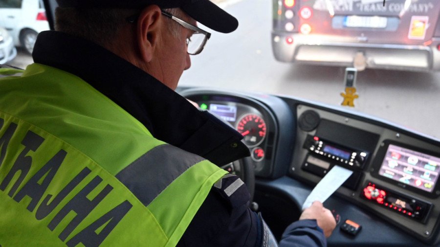Policijski presretači zaustavili nasilničku vožnju na putevima Srbije, sankcionisana tri vozača