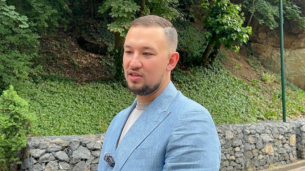 Uroš Živković otkrio detalje sa estrade: O glasinama i podršci mladim kolegama – glasine na estradi