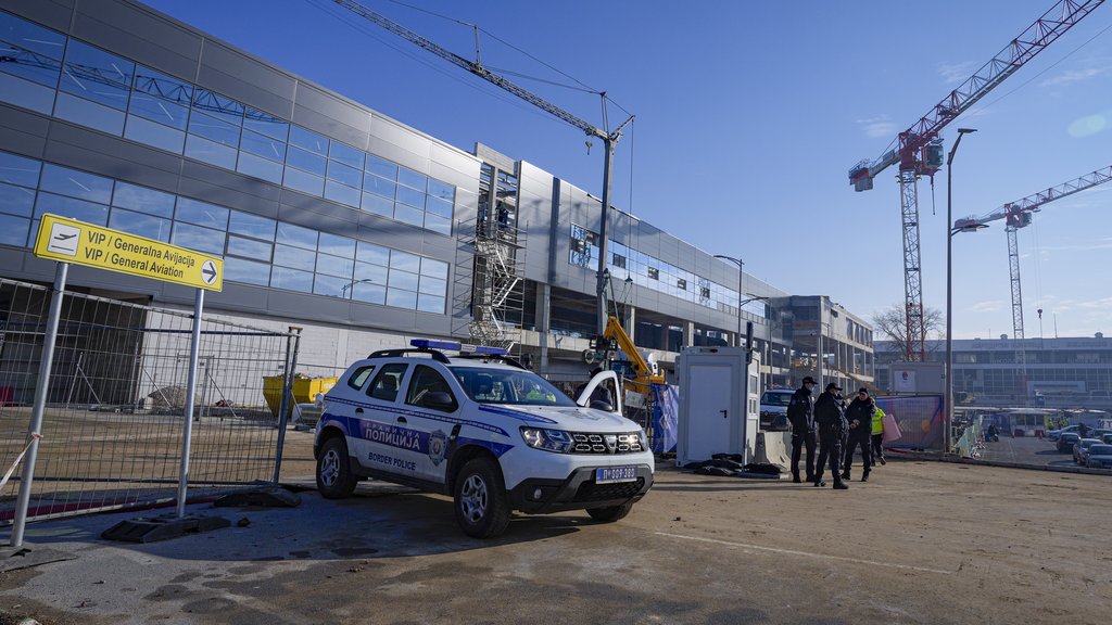 Hapšenje kineskog državljanina na aerodromu u Beogradu po poternici