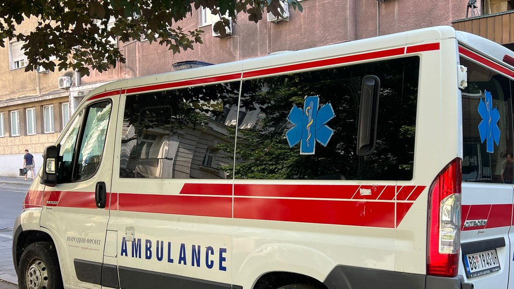 Porodila se trudnica u sanitetu između Čačka i Kragujevca, lekari brzo reagovali – porođaj u sanitetu na putu od Čačka ka Kragujevcu
