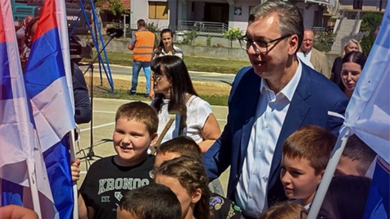 Predsednik Vučić ističe važnost ulaganja u obrazovanje dece za budućnost Srbije – spremnost Srbije za novo vreme