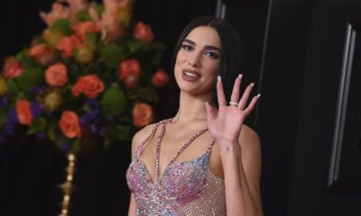 Dua Lipa izazvala raspravu: Pevačica snimljena dok jede pljeskavicu, usledile reakcije – pljeskavica na društvenim mrežama