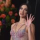 Dua Lipa izazvala raspravu: Pevačica snimljena dok jede pljeskavicu, usledile reakcije – pljeskavica na društvenim mrežama