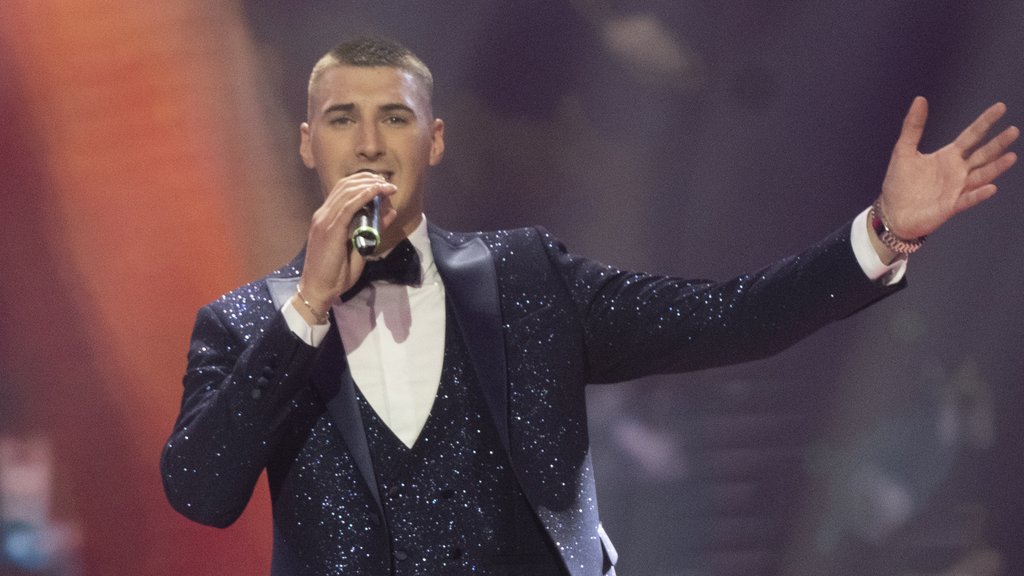 Kenan Hadžić u finalu Pinkovih zvezda zahvaljujući emotivnim baladama (VIDEO) – Kenan Hadžić Pinkove zvezde