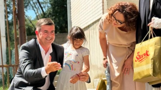 Ministarstvo zdravlja uručilo poklone porodici Pavlović iz sela Krivelj – porodici Pavlović Krivelj