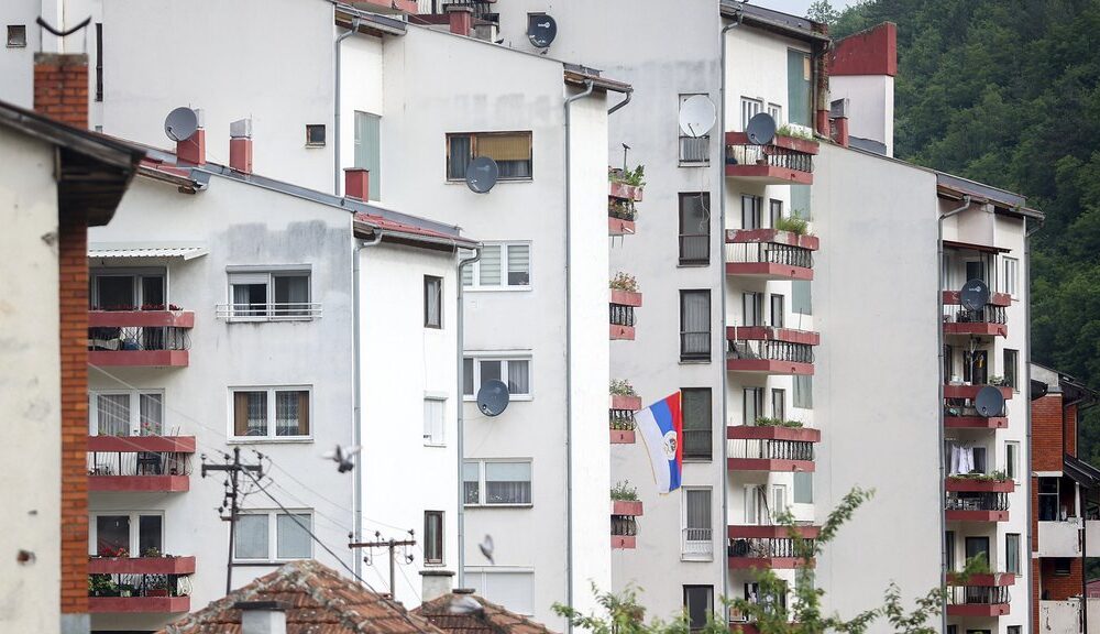 Pucnjava na parkingu u Derventi, ranjen muškarac nakon sukoba