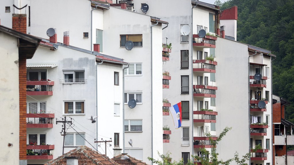 Pucnjava na parkingu u Derventi, ranjen muškarac nakon sukoba