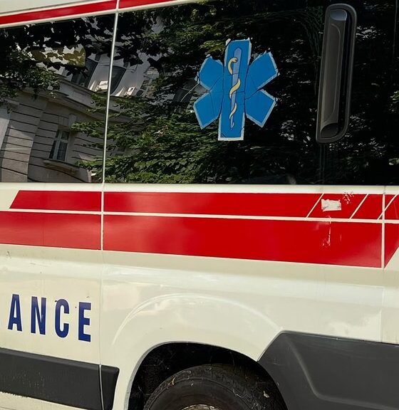 Pešak povređen u saobraćajnoj nesreći u Jajincima, prevezen u bolnicu – nesreća u Jajincima