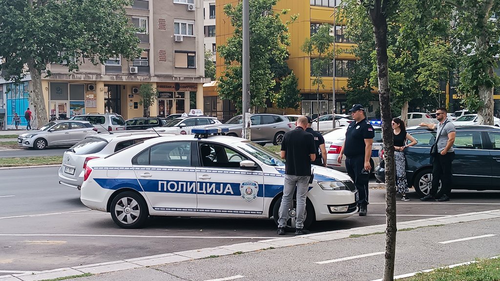 Troje kineskih državljana uhapšeno zbog napada na policajce u Novom Beogradu – napad u Beogradu