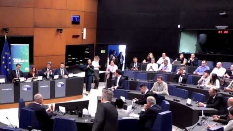 Klaus Henš preminuo, bivši predsednik Evropskog parlamenta ostavio značajan trag