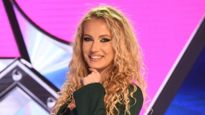 Milica Veličković u društvu poznatog prijatelja: Fotografija izazvala reakcije – Milica Veličković u zagrljaju