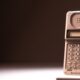 Mladi sve češće zamjenjuju pametne telefone sa 'glupim' telefonima – zamena pametnih telefona