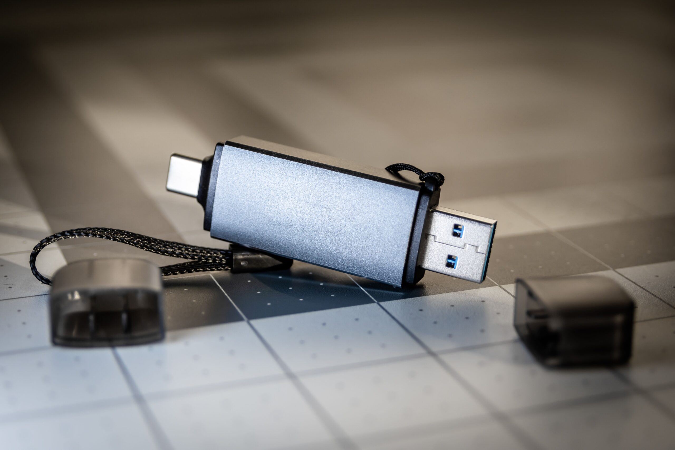 Najmanji USB fleš na svetu ima više memorije od iPhone 17