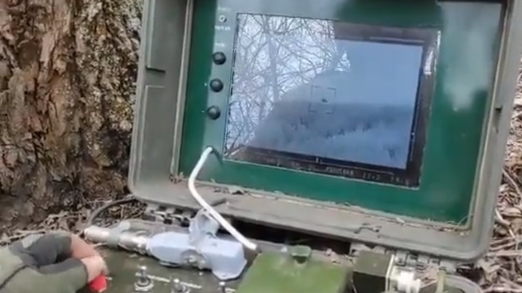 Ukrajina koristi robote ubice u borbi, dron prevozi kopnenog robota iza linija – roboti ubice na frontu