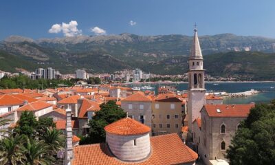 Budva privlači veliki broj turista usred sezone, trenutno oko 45.000 gostiju (VIDEO) – turisti u Budvi