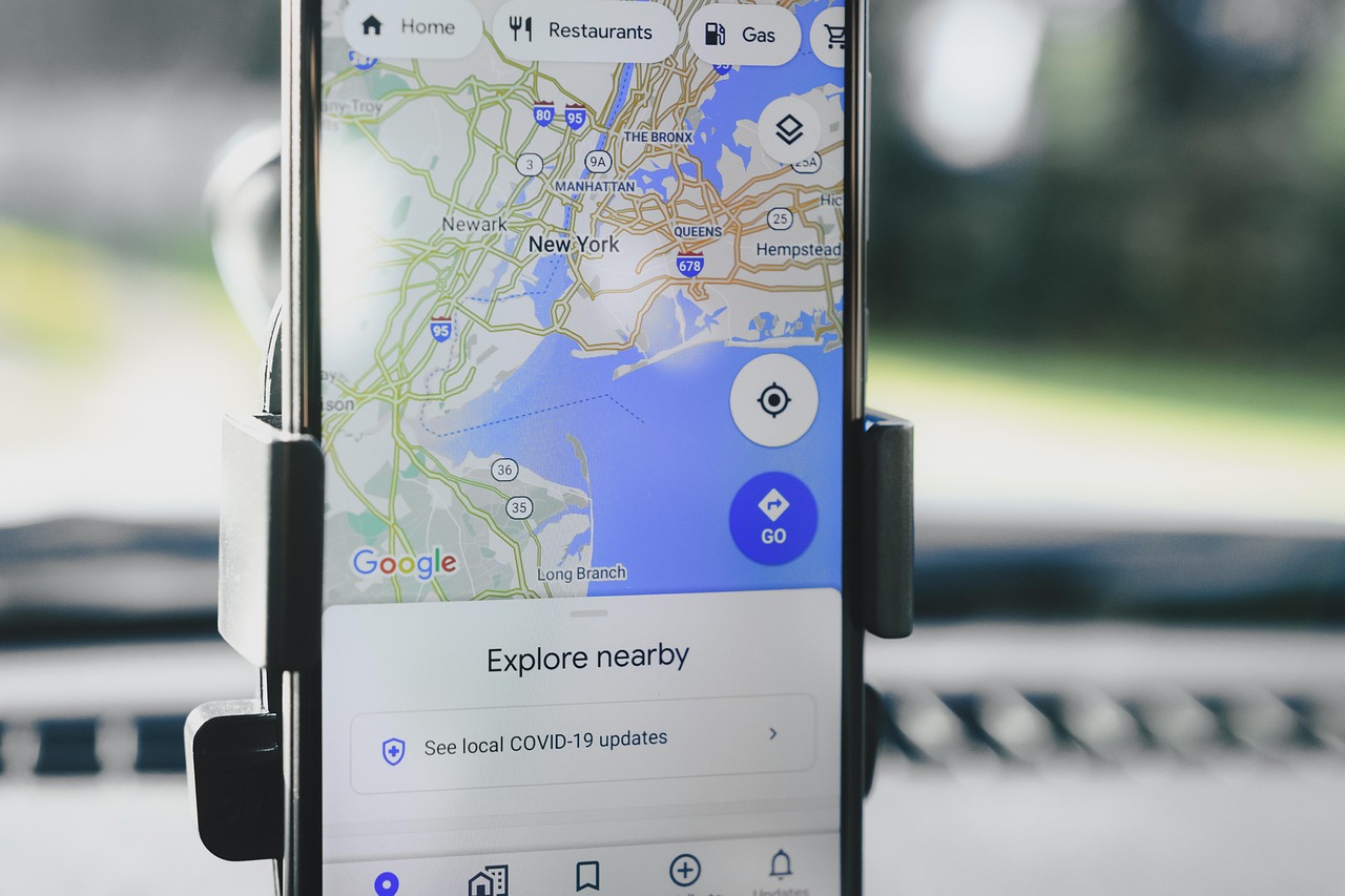 Google Maps omogućava korisnicima poručivanje hrane i rezervaciju hotela kroz chat funkciju – chat u Google Maps