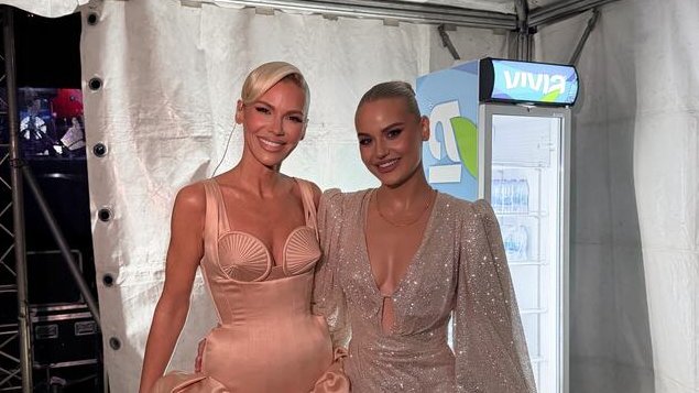 Nataša Bekvalac podržala Anitu Aleksić na festivalu u Zvorniku pred hiljadama ljudi