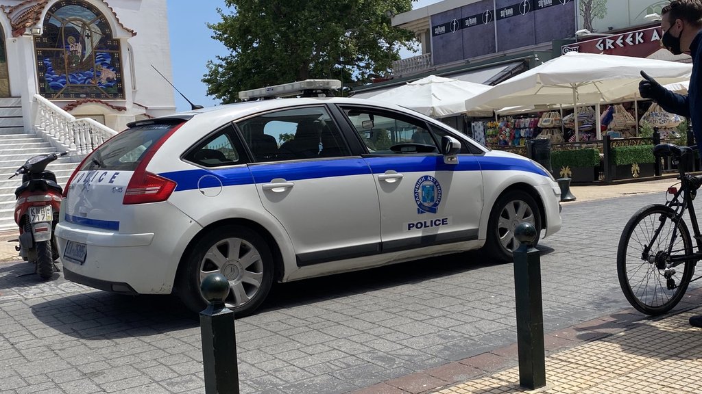 Krađa automobila u Ierisosu: Srpski turisti ostali bez stvari posle kupovine
