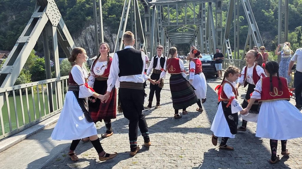 Ljudi i mostovi na Drini: Susret tradicije i prijateljstva spaja Mali Zvornik i Zvornik