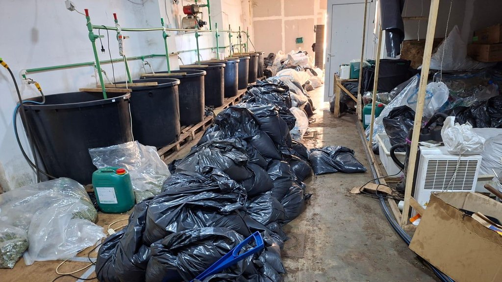 Pretovar droge iz kamiona: Trojica saslušana zbog 85 kilograma narkotika
