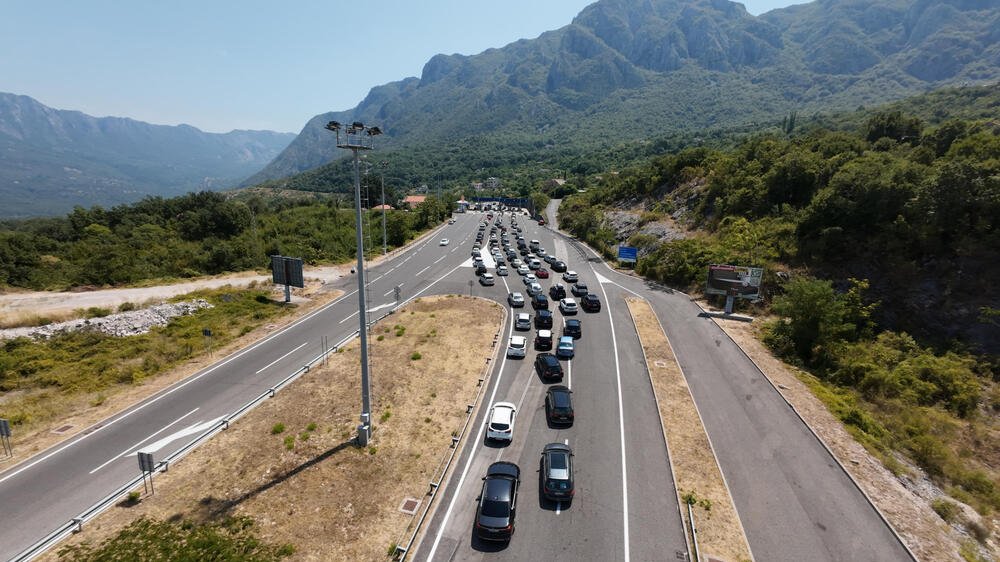 Višesatna čekanja na Batrovcima: Kada je najbolje da pređete granicu