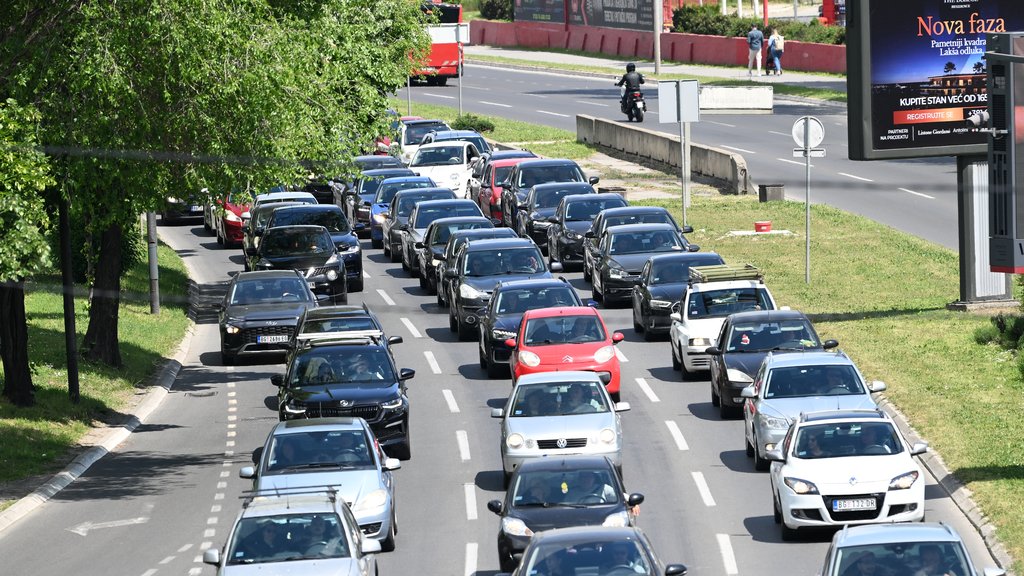 Gužve na granici iz Srbije: Čeka se do četiri sata, vozači da obrate pažnju