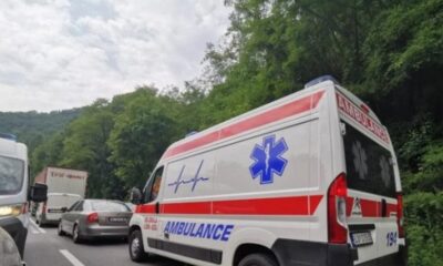 Težak udes kod Jasenovika: Vozilo sletelo sa puta, saobraćaj obustavljen