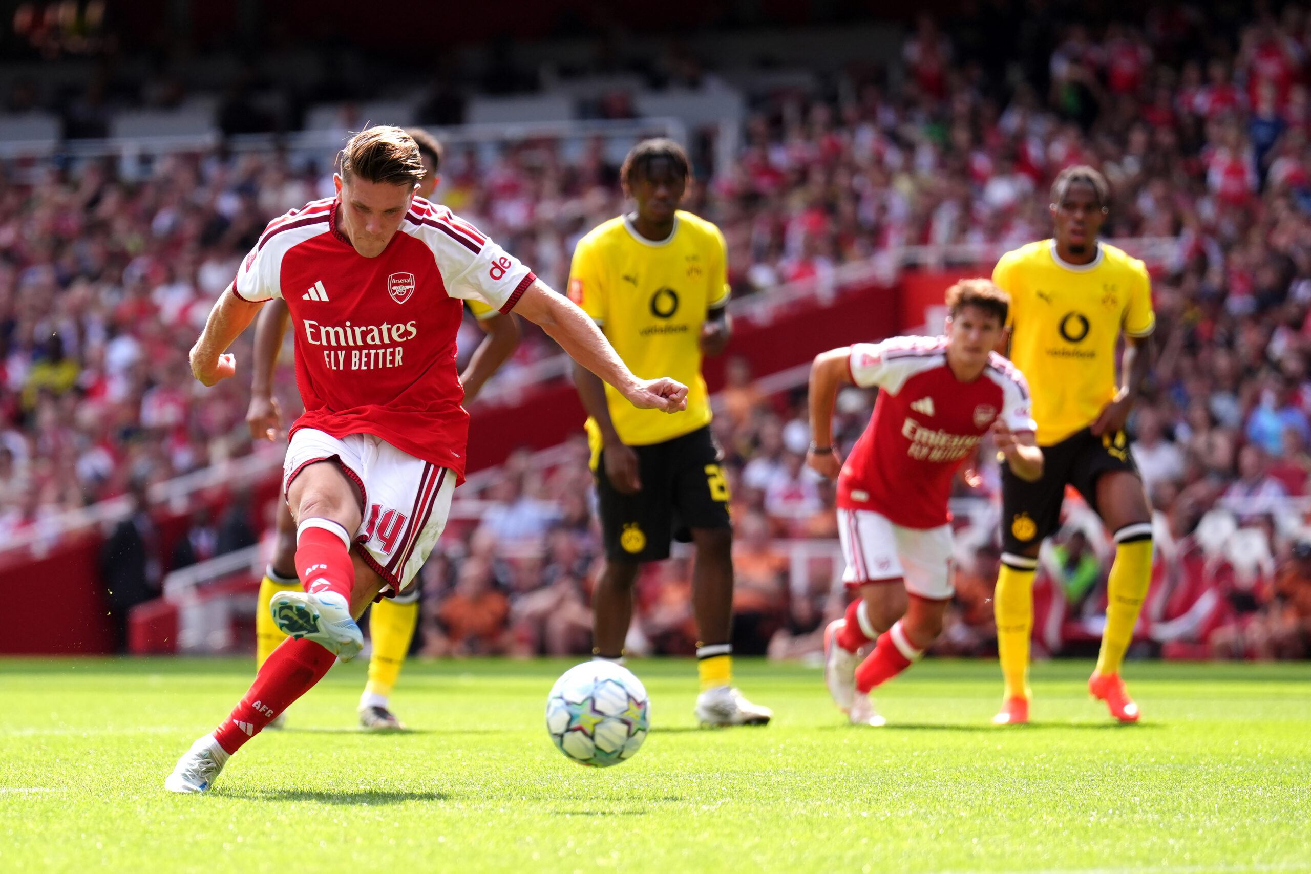 Borussia Dortmund pobedila Arsenal 3:2 i osvojila Emirates kup: Dramatična završnica u Londonu