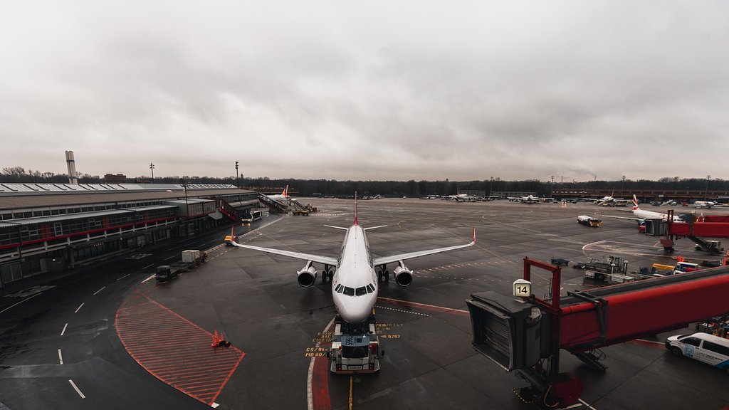 Danijel Kinahan izručen Irskoj, najpraćeniji avion sleteo na vojni aerodrom u Dablinu