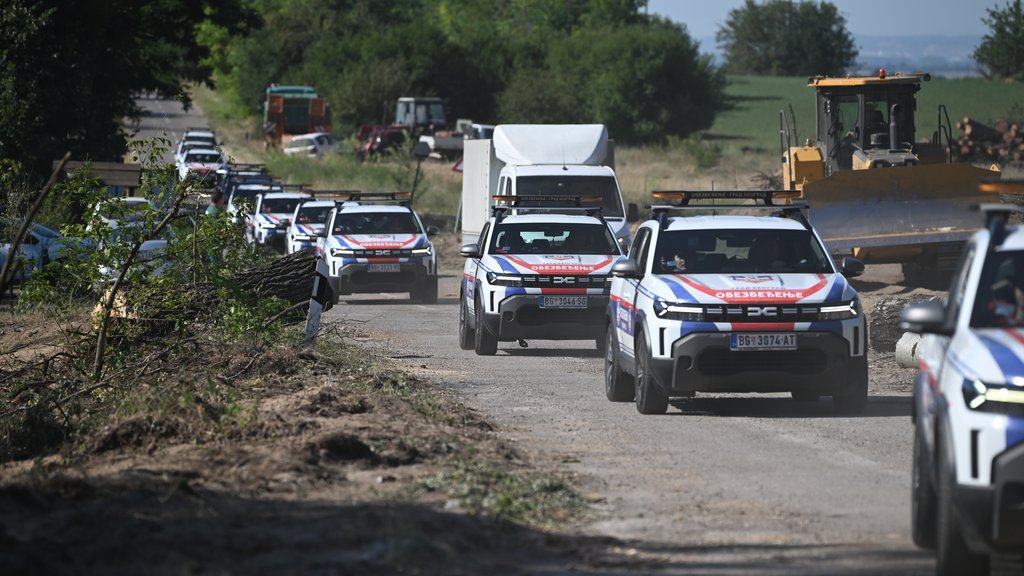 Požar u Deliblatskoj peščari: Naselje Šumarak pod kontrolom, struja isključena radi bezbednosti