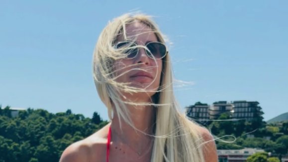 Vesna Đogani pokazala zategnutu figuru na odmoru u crvenom bikiniju – Vesna Đogani u crvenom bikiniju