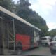 Sudar autobusa u Rakovici: Delovi vozila na putu, srećom bez povređenih