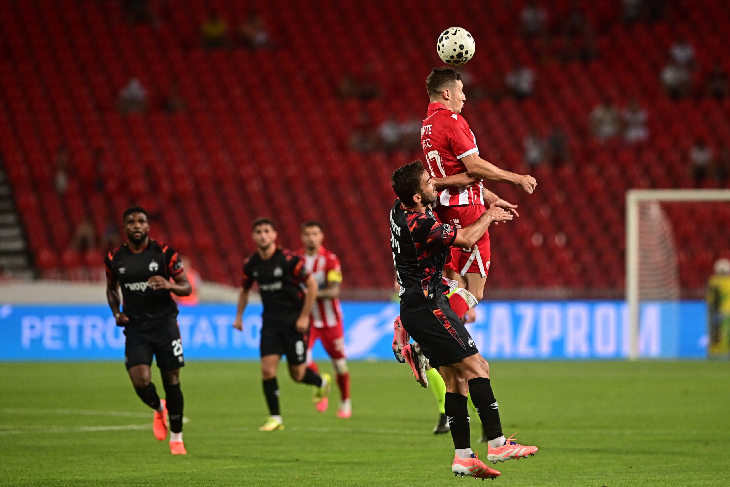 Delije na ivici: Potez devojke iz stručnog štaba Hapoela izazvao burnu reakciju – Crvena zvezda Hapoel incident