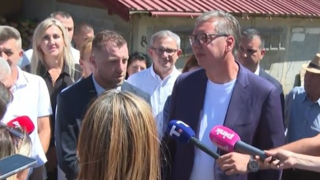Predsednik Vučić obećao obnovu škole u Kušićima posle razgovora sa meštanima – obnova škole u Kušićima