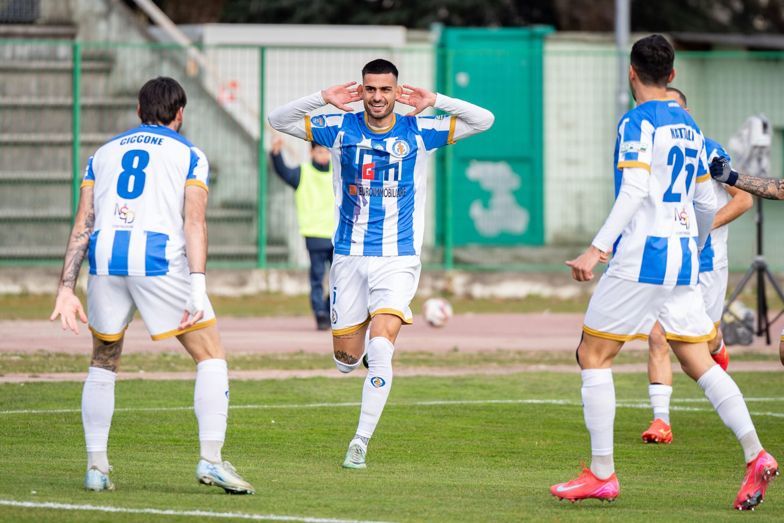 Robbie Ure pojačao Sevillu: Škotski napadač potpisao do 2031. – Robbie Ure Sevilla transfer