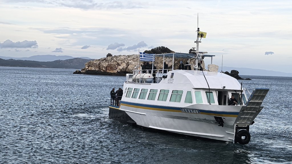 Sudar dva turistička broda kod Krfa, tri putnika prevezena u bolnicu