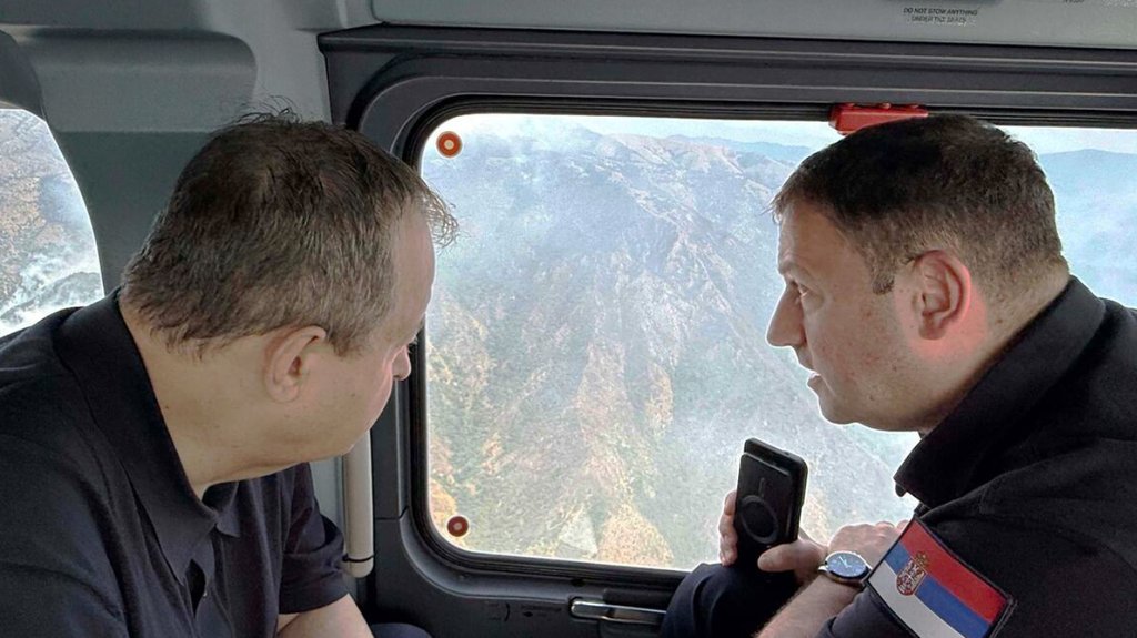 Požari na planini Stolovi i kod Bujanovca: Dačić iz helikoptera pratio akciju gašenja