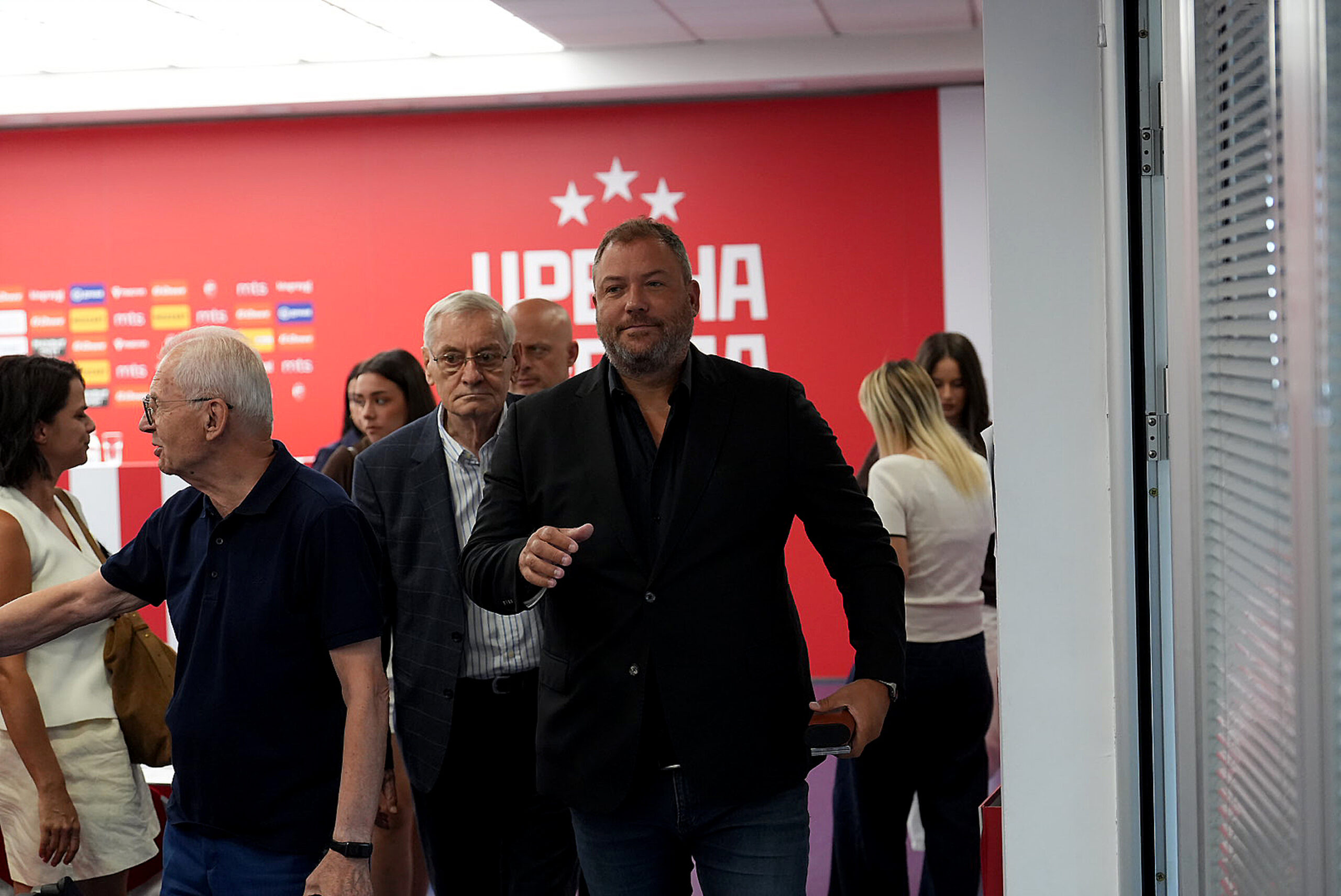 Albert Rijera u Crvenoj zvezdi: Otkriveni detalji ugovora i zarade španskog stručnjaka – zarada Alberta Rijere u Crvenoj zvezdi