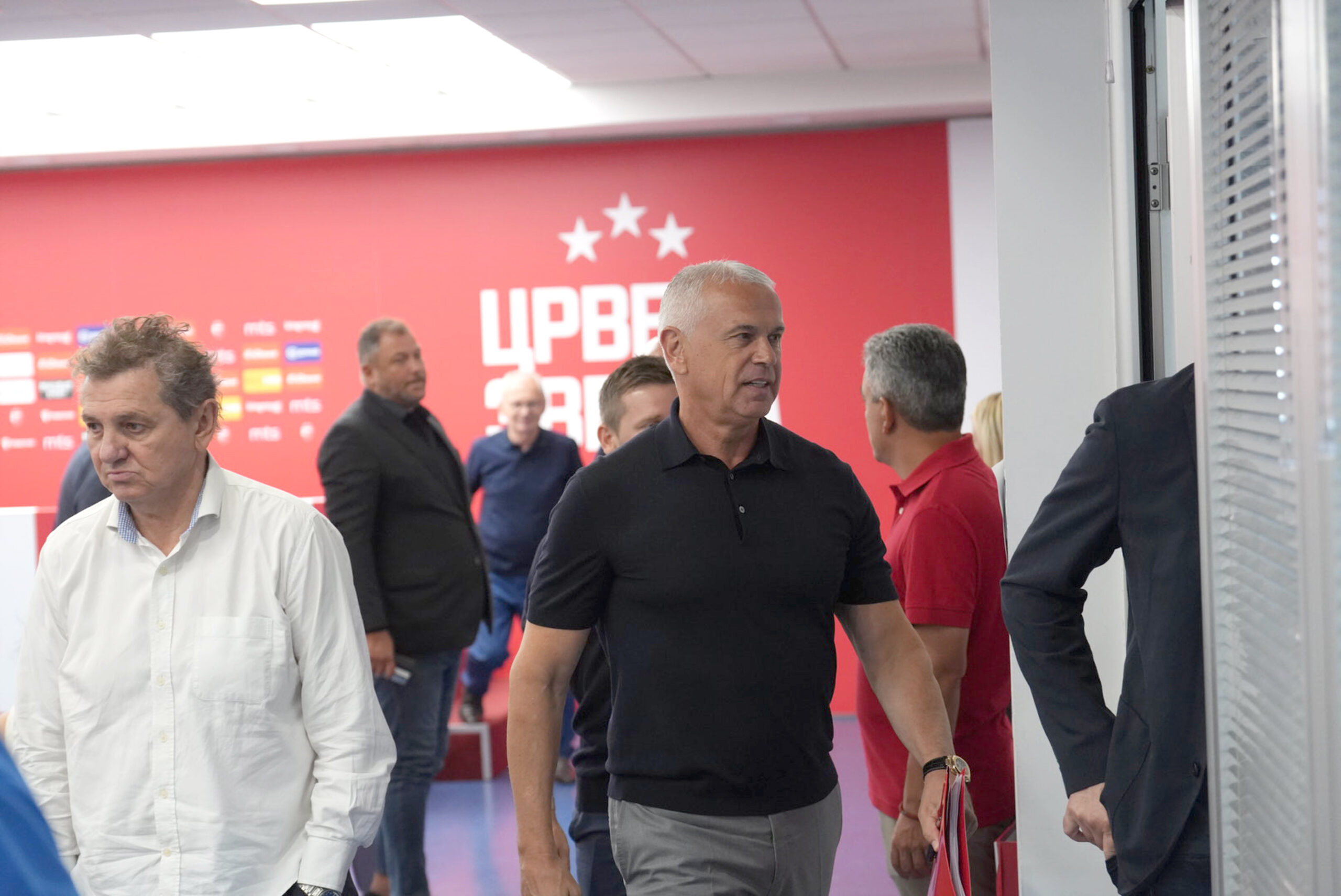 Delije stale uz rukovodstvo Crvene zvezde: Saopštenje zbog poruka 'Uprava napolje' – Crvena zvezda Delije saopštenje