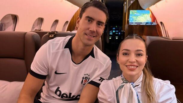 Dušan Vlahović doživeo neobičan trenutak u avionu: Stjuardesa otkrila detalje leta – Dušan Vlahović avion