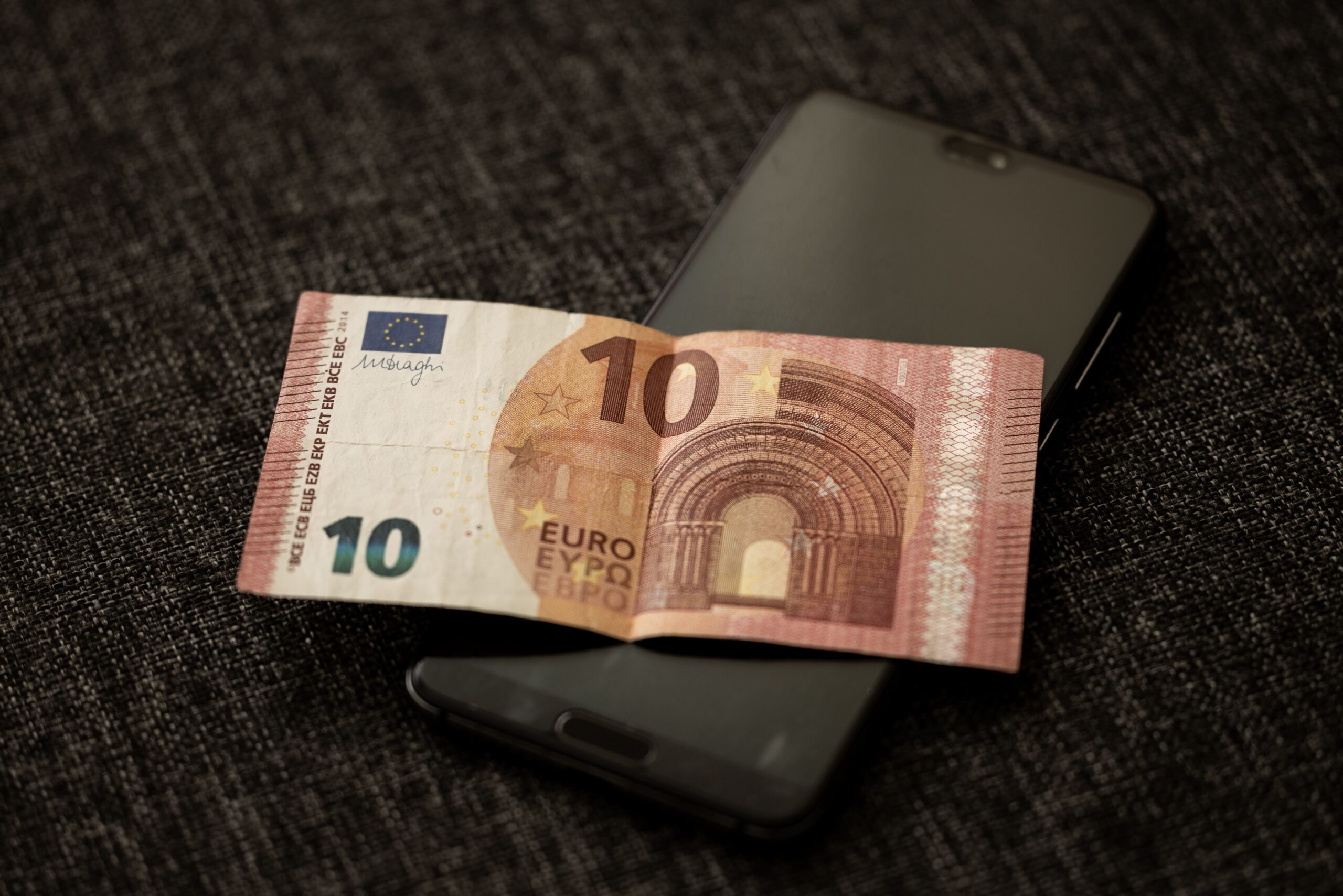 Vlada Srbije predlaže povećanje minimalne zarade na 600 evra od 2027. godine