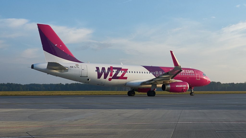 Zašto low-cost kompanije napuštaju aerodrome: Poslovna računica iza odluka – napad low-cost kompanija