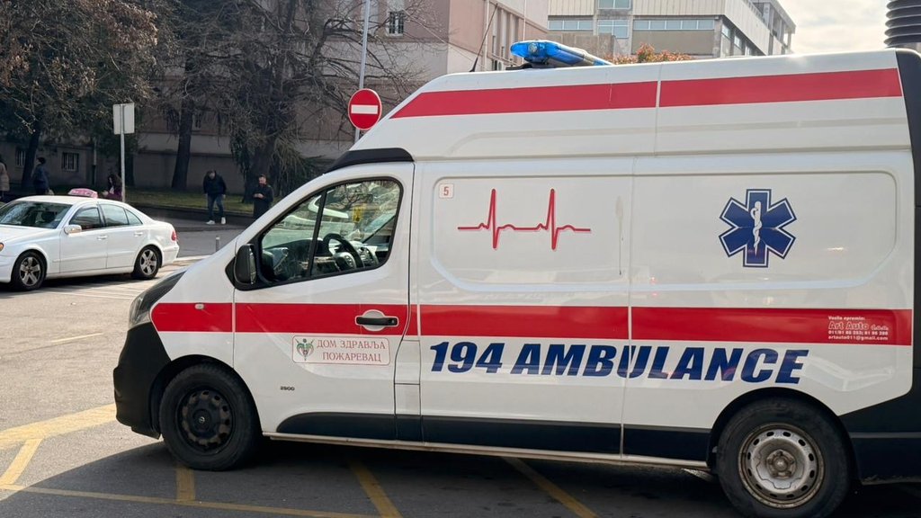 Dečak teško povređen u Kovilovu: Borba za život nakon pada sa konja – teška nesreća u Kovilovu