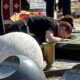 EMOTIVNI TRENUTAK NA NOVOM GROBLJU: Mala Cana stigla nakon početka pomena i pala na grob Andrije Bajića (VIDEO) – pomen Andrije Bajića