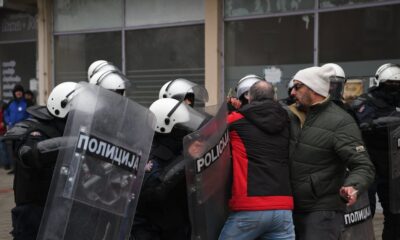 Napad palicom i pronaženo oružje na protestu u Valjevu: Detalji incidenta – napad palicom u Valjevu