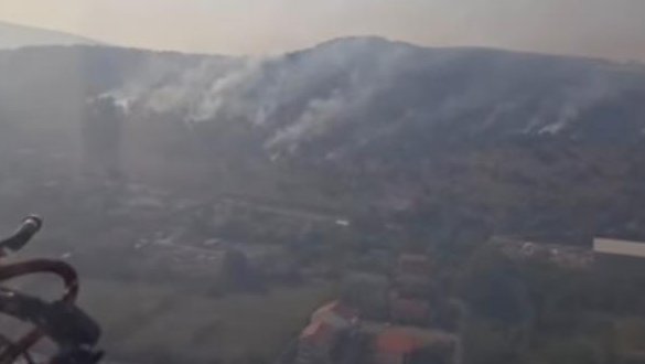 Požar kod Bovanskog jezera: Kamov helikopter u akciji na nepristupačnom terenu