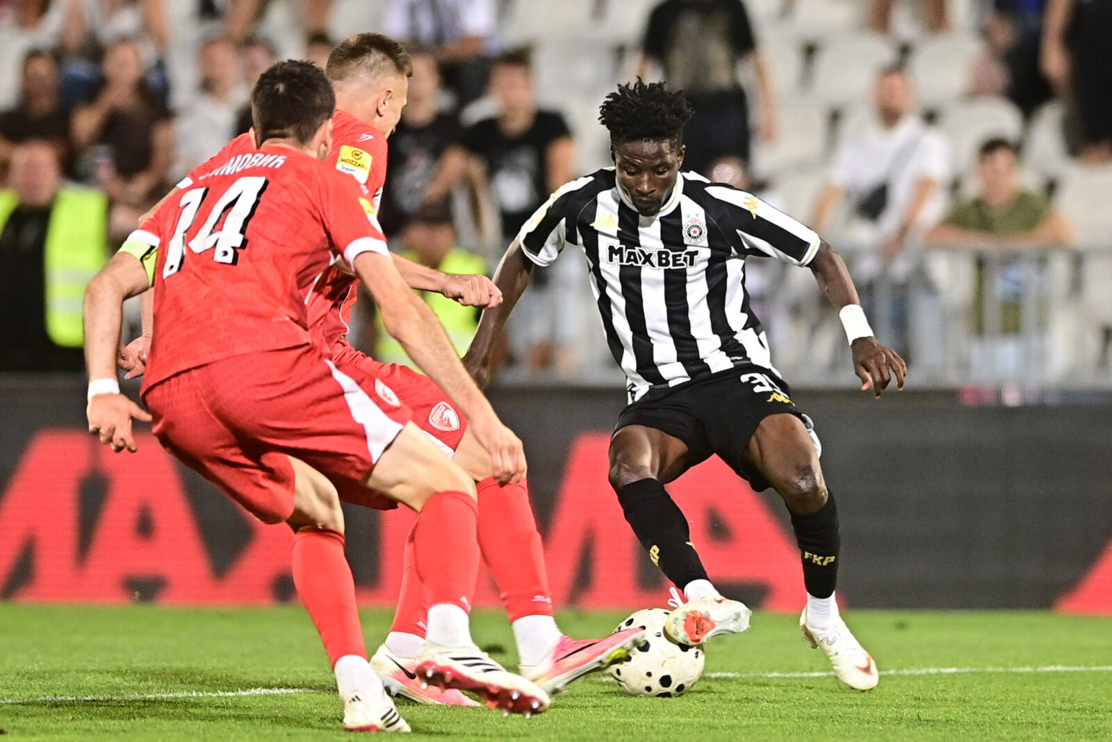 The match of the 5th round of the Mozzart Super League of Serbia between FK Partizan and FK Radnicki 1923 was played at the FK Partizan stadium. Utakmica 5. kola Mozzart Super lige Srbije izmedju FK Partizan i FK Radnicki 1923 odigrana je na stadionu FK Partizan.